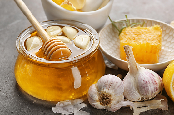glass-jar-with-honey-garlic-table-closeup.jpg